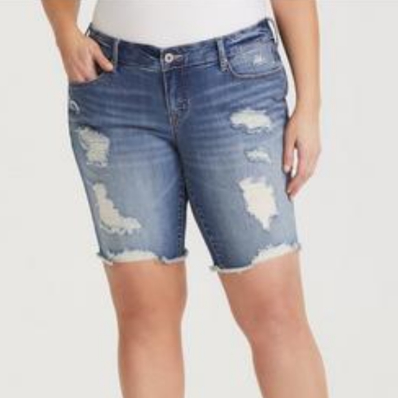 TORRID boyfriend vintage Bermuda stretch jeans shorts - Picture 1 of 5